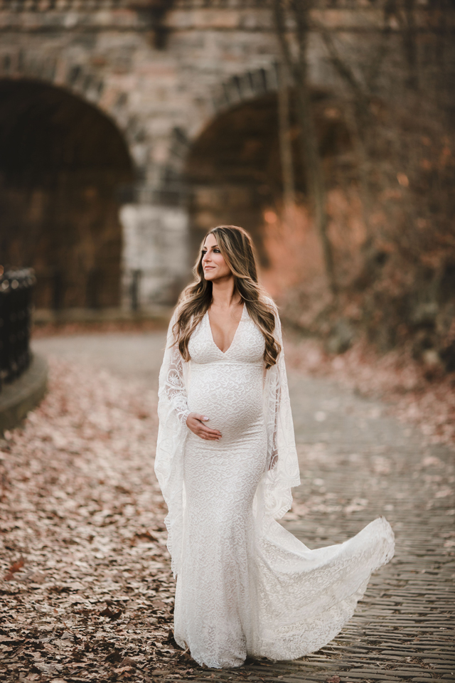 What to Wear for Your Maternity Photo Shoot? 12 Maternity Dresses For The  Fashion Savvy Mom-To-Be - Praise Wedding