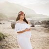 white maternity picture ideas on the beach
